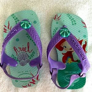 Size 5 toddler Havaianas -Little Mermaid